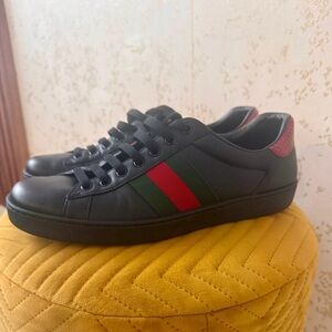Gucci Ace Leather Men's Black Sneakers with Red and Green Accents